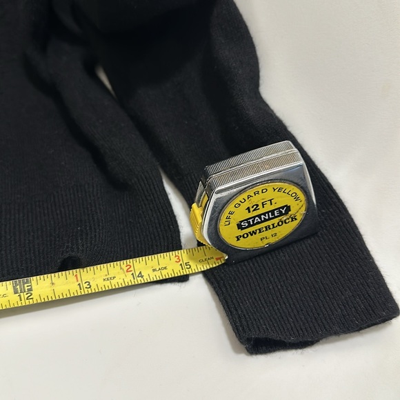 Everlane Women’s The Classic V in Cashmere - Picture 11 of 11